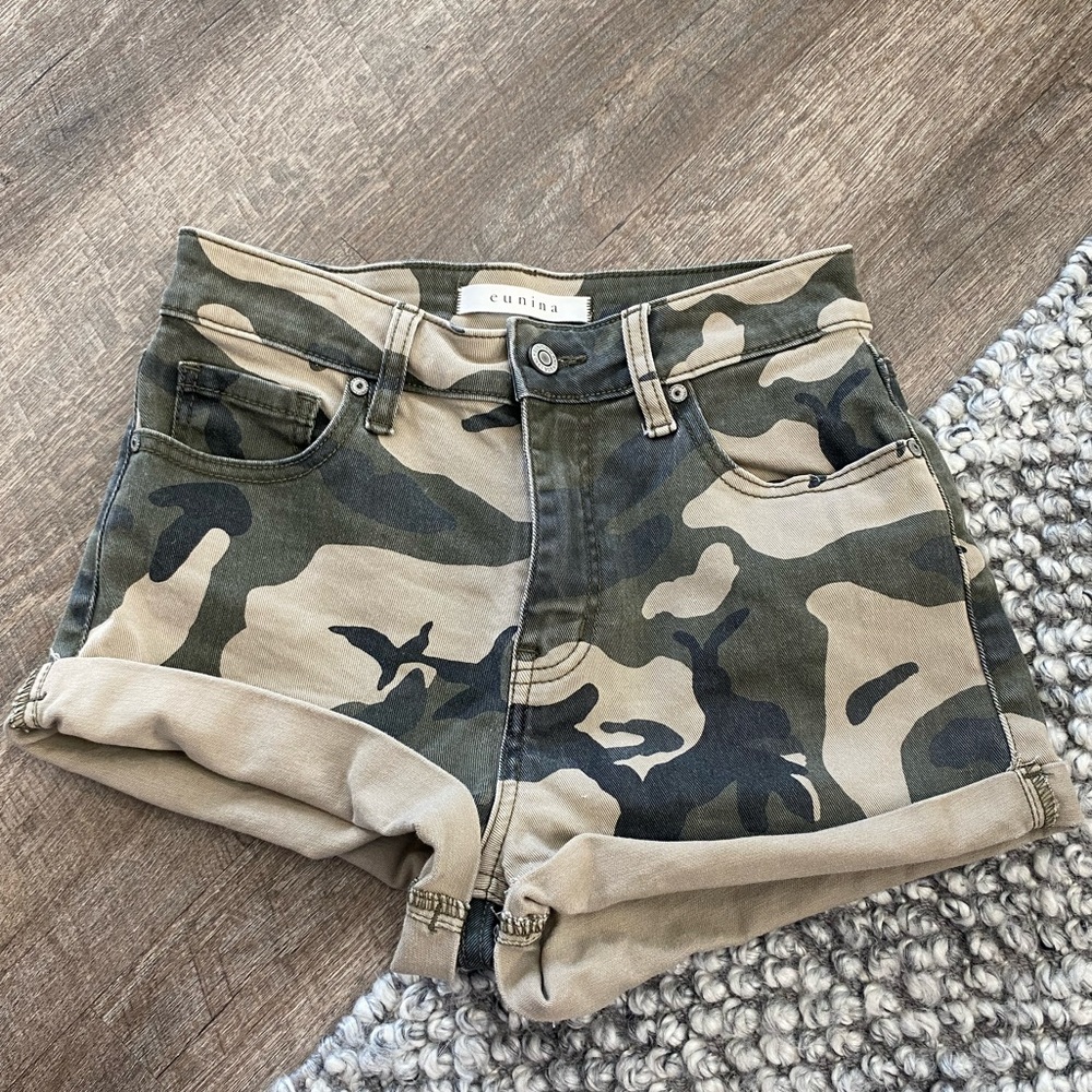 Camo shorts extra small